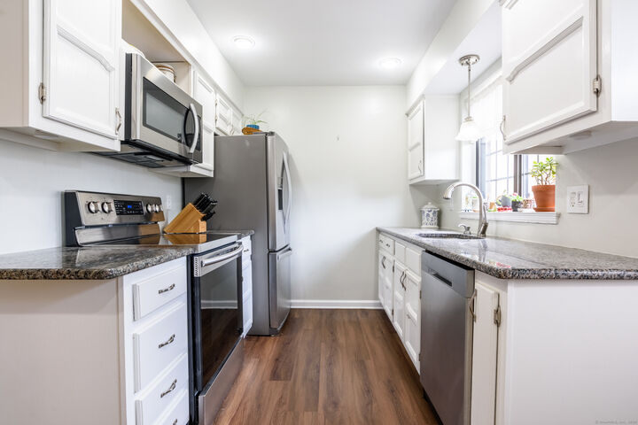 Property Photo: 148 Foxwood Close 148 CT 06461