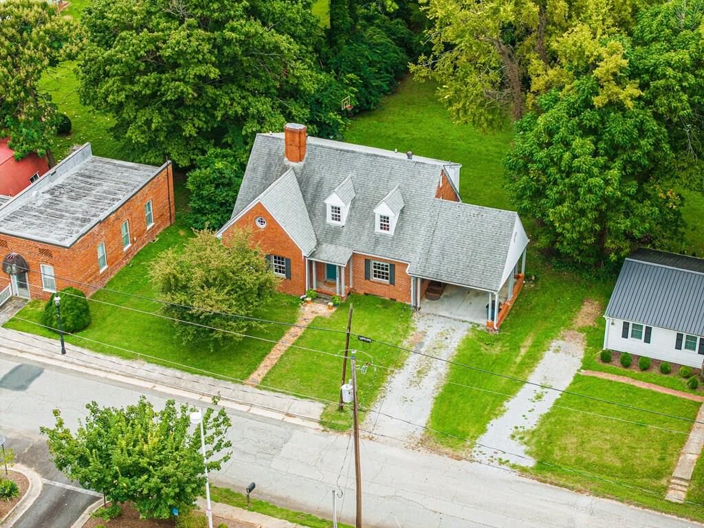Property Photo: 1224 Jefferson Street VA 23917