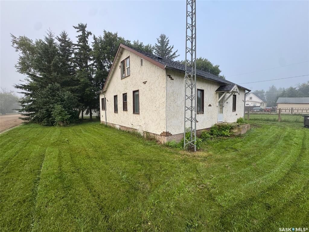 Property Photo: 290 1st Avenue E SK S0K 1N0