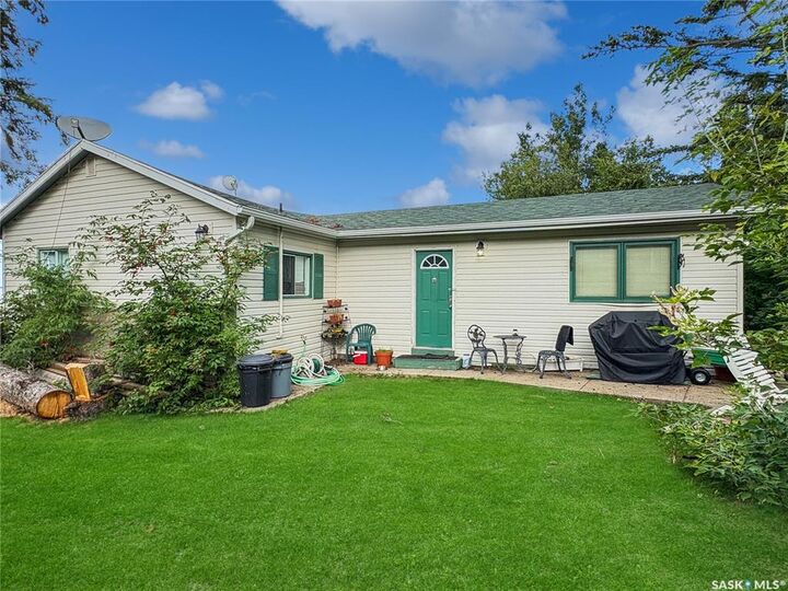 Property Photo: 77 Lakeview Avenue SK S0M 1X0
