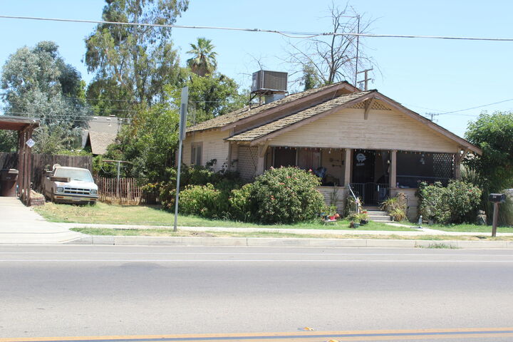 Property Photo: 528 N E Street CA 93274