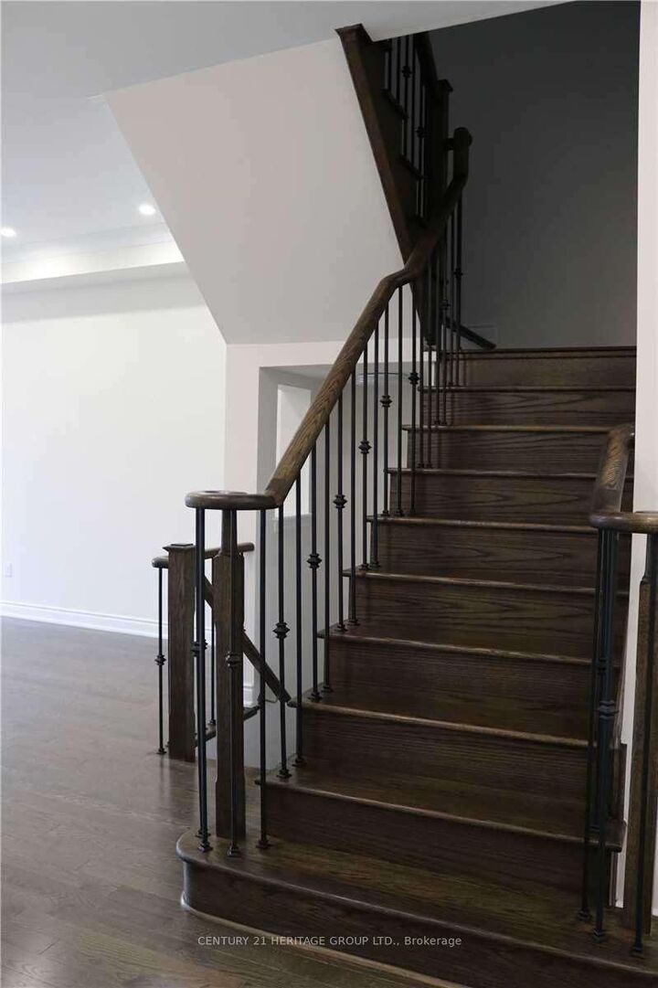 Property Photo:  248 Paradelle Drive N  ON L4E 1E7 