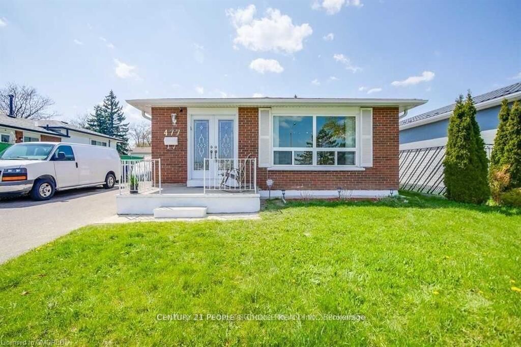 Photo de la propriété: 477 Silverstone Drive E ON M9V 3L2