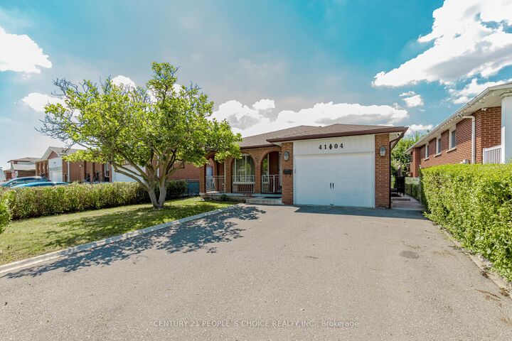 Property Photo:  4104 Brandon Gate  ON L4T 3P2 