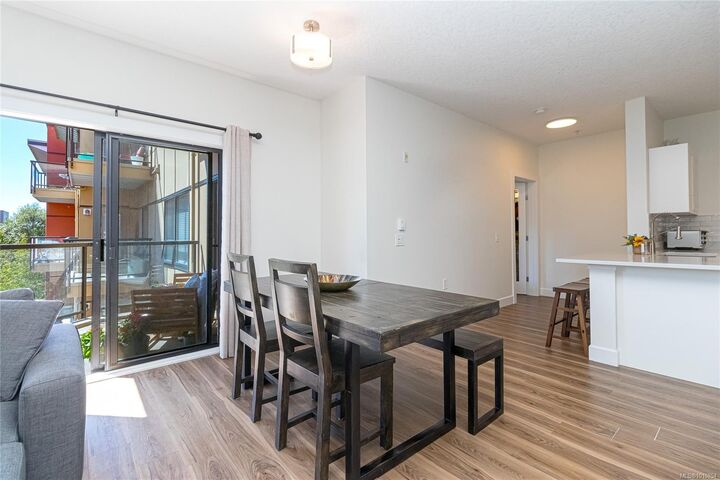 Property Photo:  870 Short St 408  BC V8X 2V5 