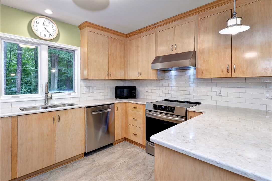 Property Photo:  105 Daingerfield Road  VA 23185 