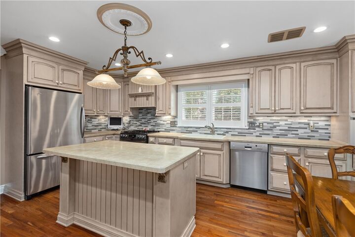 Property Photo:  114 Western Ave  PA 15342 