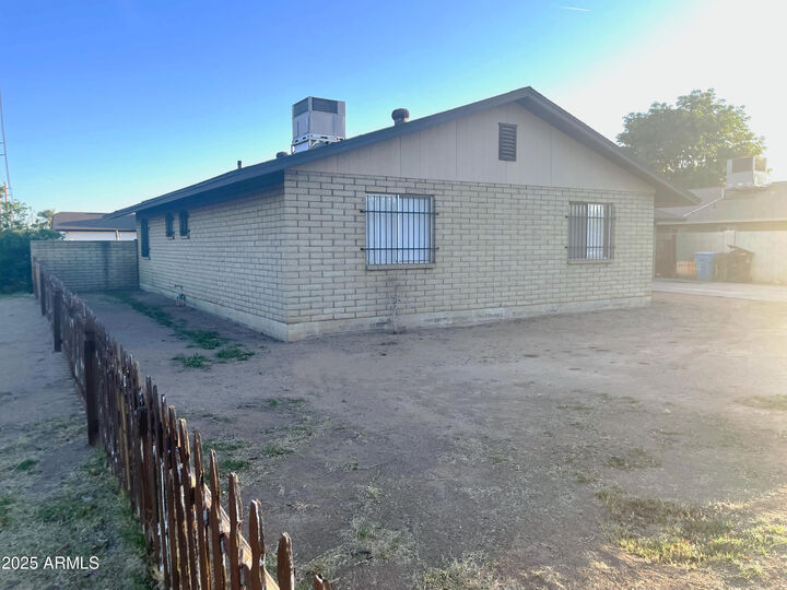 Property Photo:  2301 W Ocotillo Road  AZ 85015 