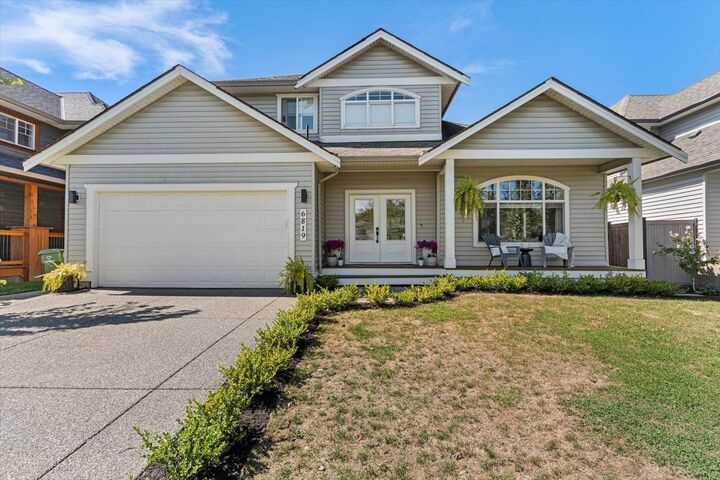 Photo de la propriété:  6819 School Lane  BC V2R 5T1 