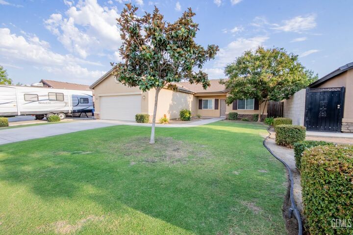 Property Photo:  10811 Alondra Drive  CA 93311 
