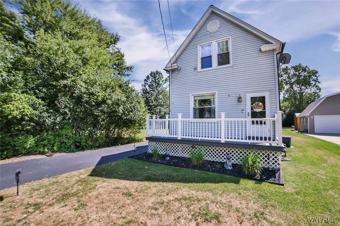 Property Photo:  1496 Cox Road  NY 14072 