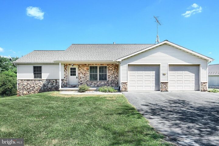Property Photo: 965 E Butter Road PA 17406