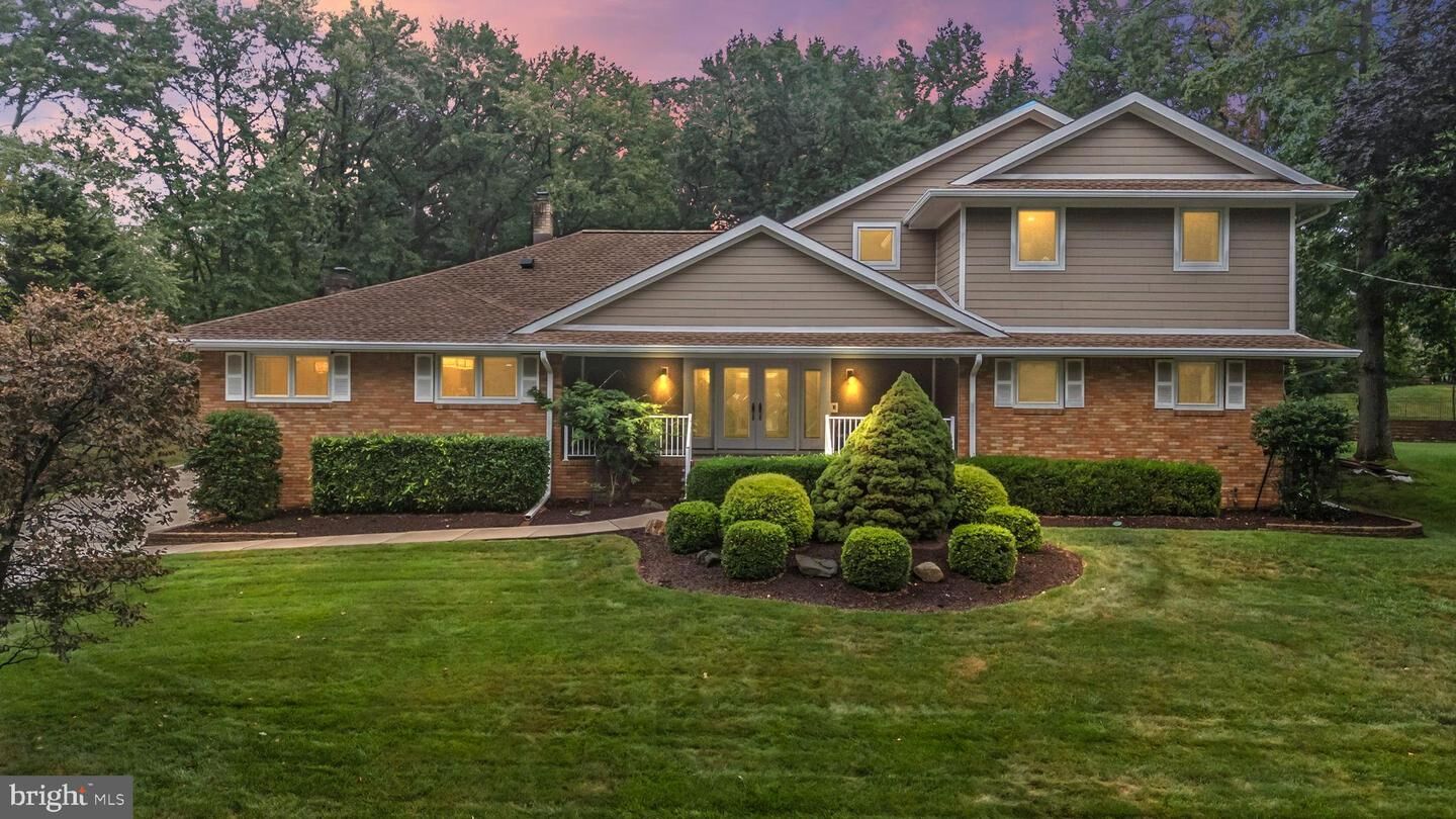 Property Photo:  29 Remington Drive  NJ 08820 