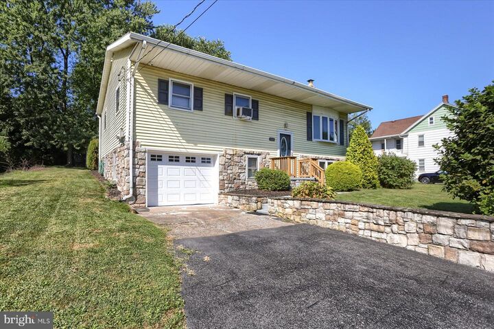 Property Photo:  690 Front Street  PA 17025 