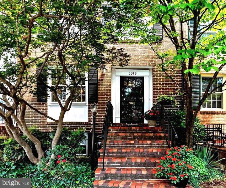 Property Photo: 6323 Barrister Place VA 22307