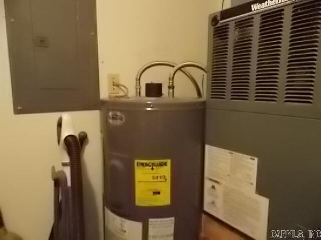 Property Photo:  600 E Reed Street  MO 63851 