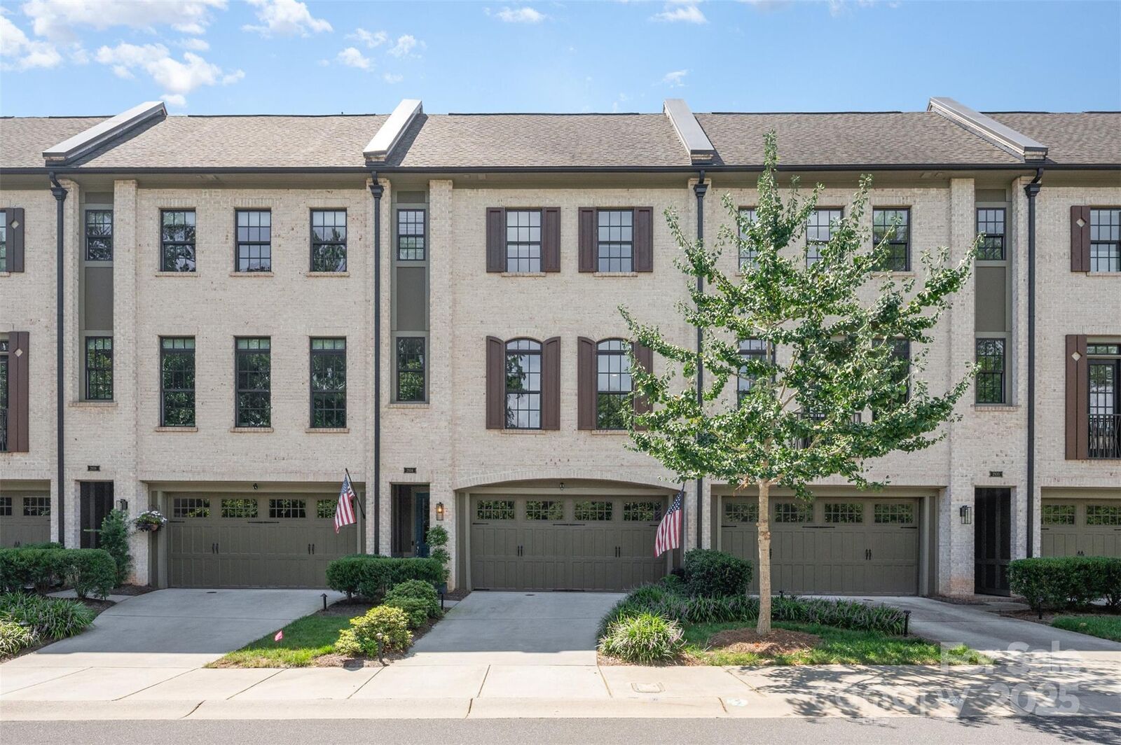 Property Photo: 2934 Hillside Springs Drive NC 28209