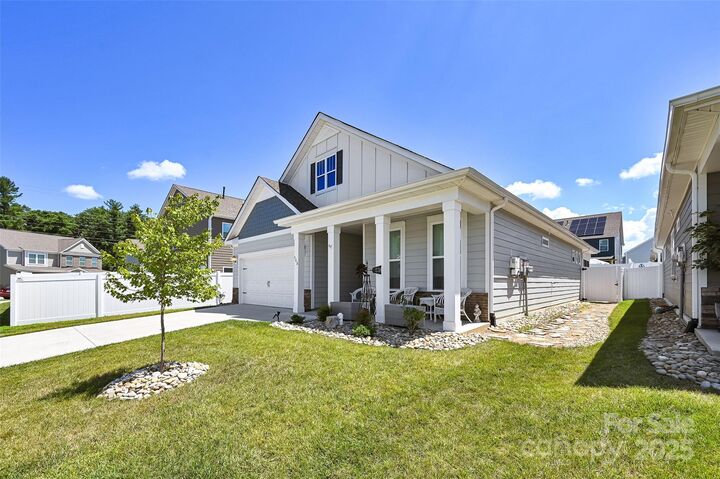 Property Photo:  