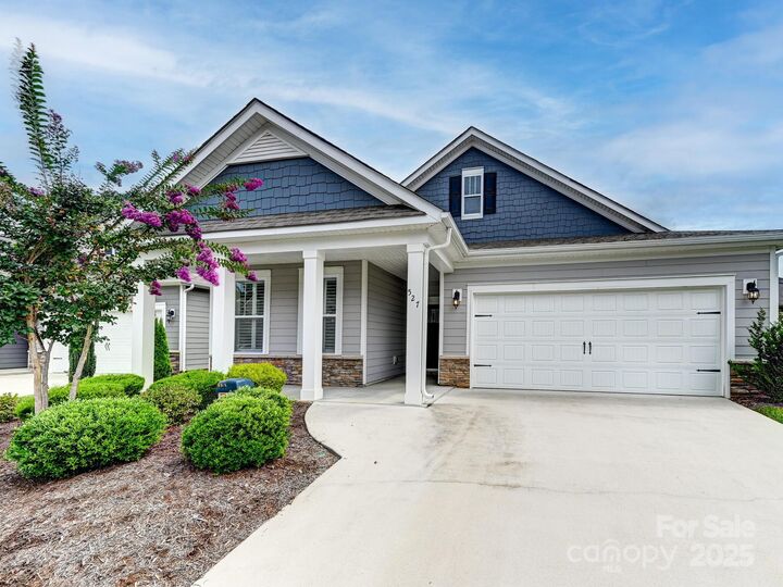 Property Photo: 527 Summerfield Place NC 28731