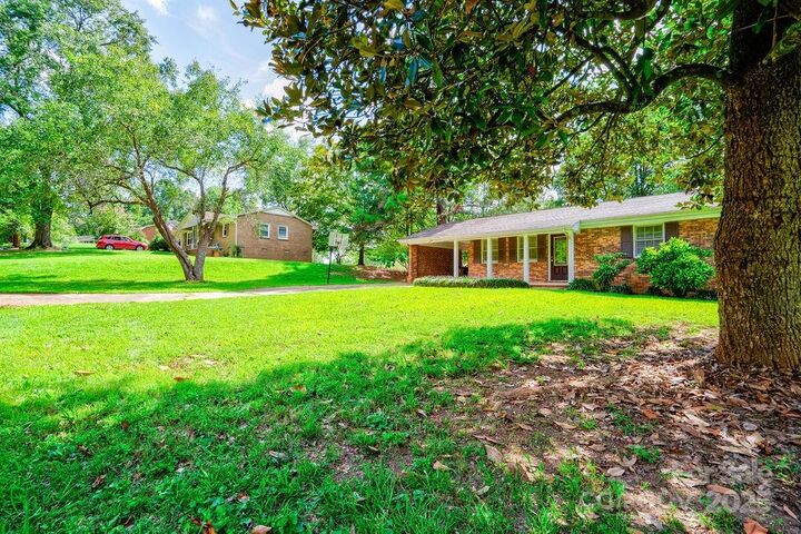 Property Photo:  3018 Delano Place  NC 28152 