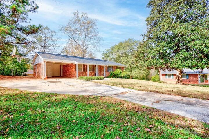 Property Photo:  3018 Delano Place  NC 28152 