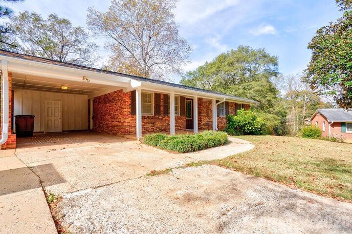 Property Photo:  3018 Delano Place  NC 28152 