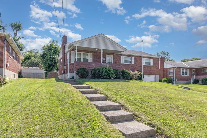 Property Photo: 430 Sunaire Terrace OH 45238