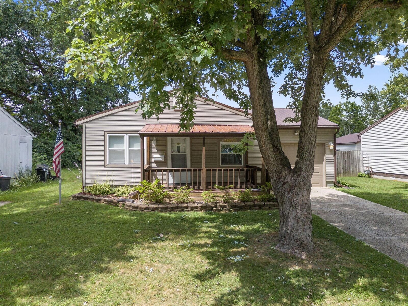 Property Photo: 1145 Fairwood Avenue OH 43302