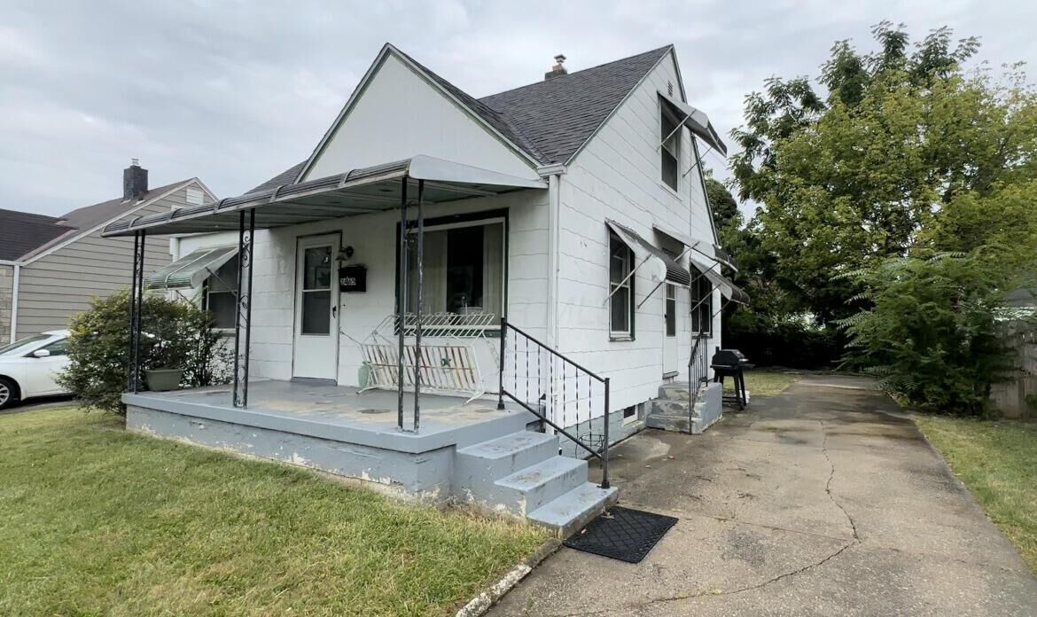 Property Photo:  2465 Hamilton Avenue  OH 43211 