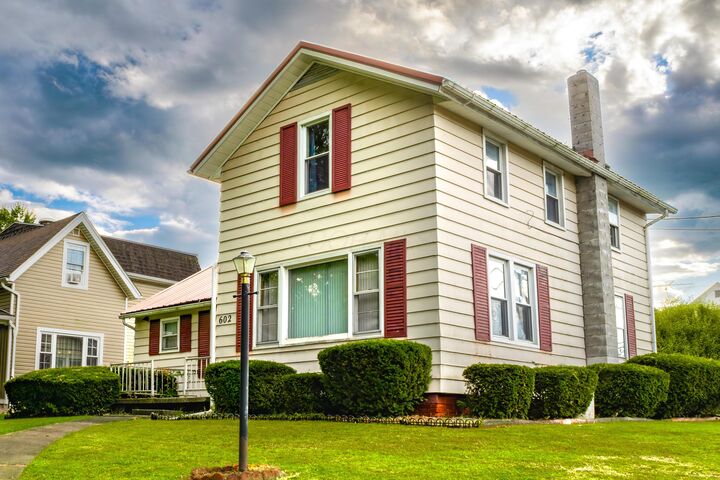 Property Photo: 602 S 7th Street OH 43351