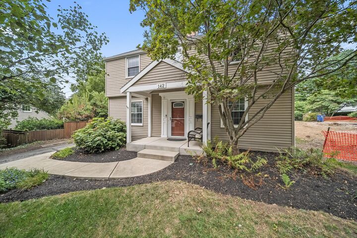 Property Photo:  142 W Schreyer Place  OH 43214 