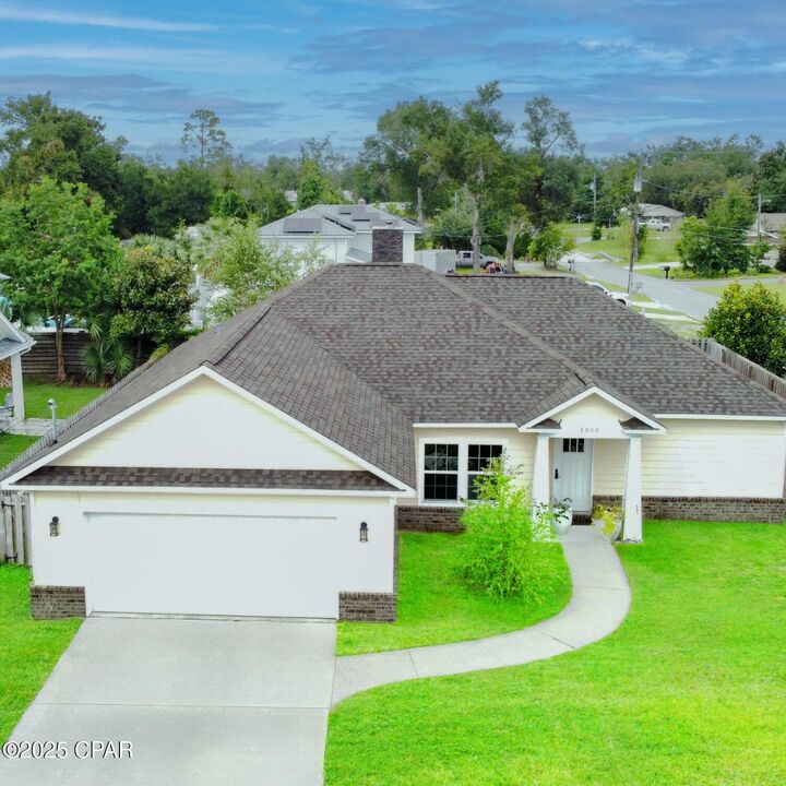Property Photo: 1008 E 10th Street FL 32444
