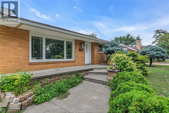 Photo de la propriété: 2728 Radisson Avenue ON N9E 1Y3
