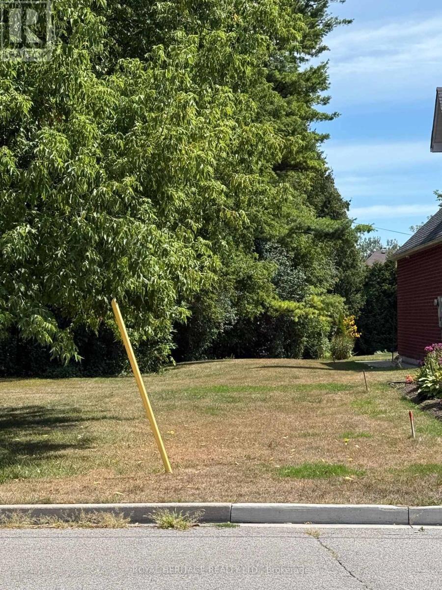 Photo de la propriété:  Pine Grove Avenue  ON L1V 1K7 