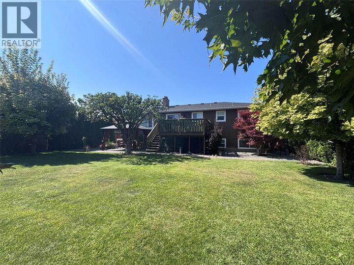 Property Photo: 909 Stardust Street BC V2B 4C6