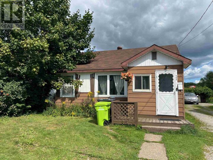 Property Photo: 702 Lennox Ave ON P6C 3P8