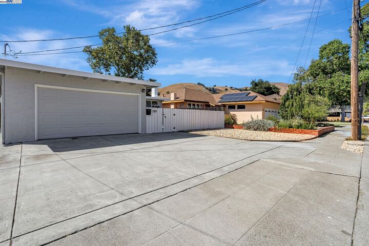 Property Photo: 729 Wasatch Dr CA 94536