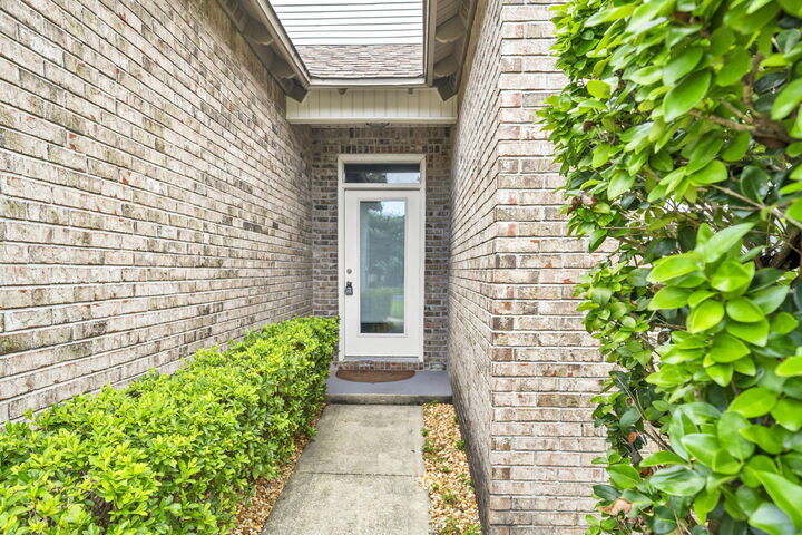 Property Photo: 302 Calle Escada FL 32459