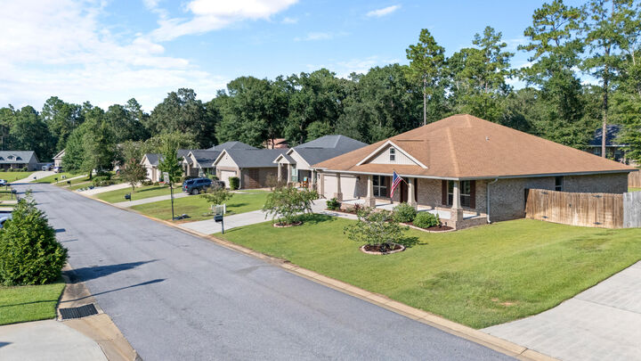 Property Photo: 6042 Trestle Street FL 32536