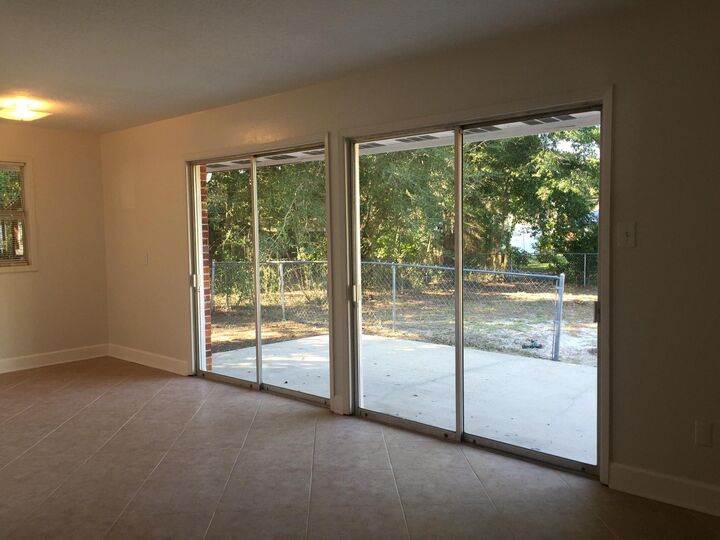 Property Photo: 113 NW Moriarty Street FL 32548