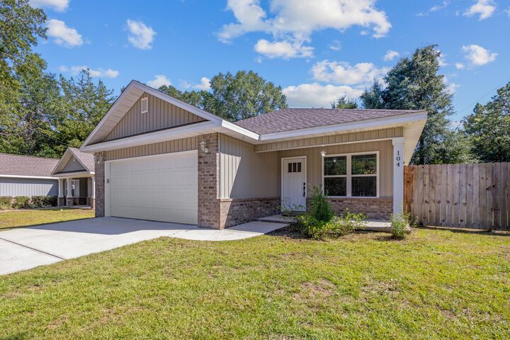 Property Photo: 104 Hampton Drive FL 32539