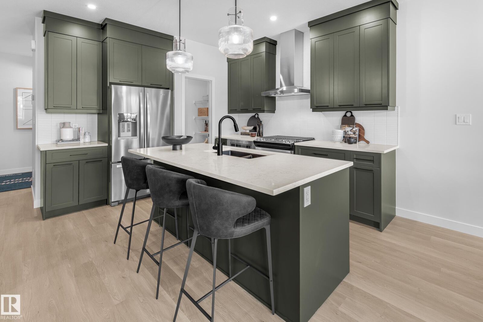 Property Photo: 833 Rowan Close SW AB T6X 3J4