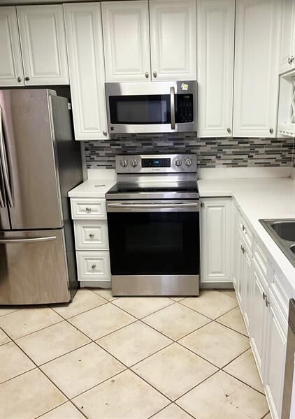 Property Photo: 406 NW 68th Ave 319 FL 33317