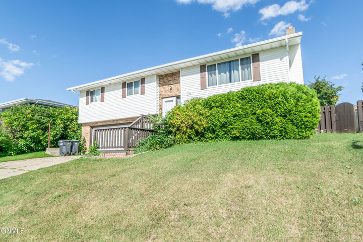 Property Photo: 802 5th Avenue NE ND 58554