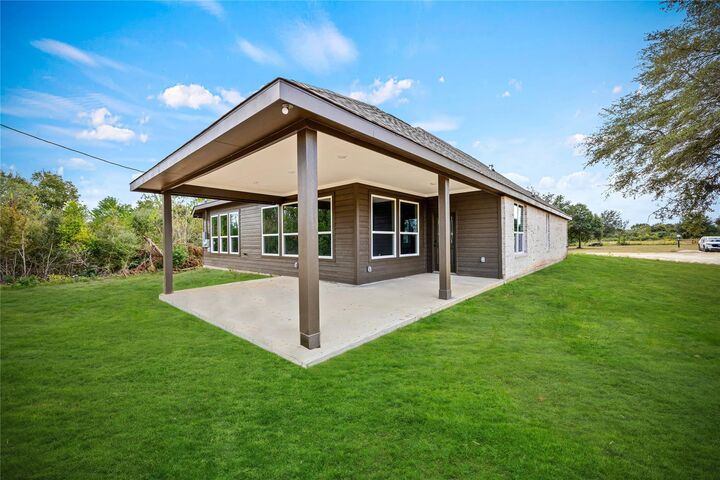 Property Photo:  513 Oleander Street  TX 77484
