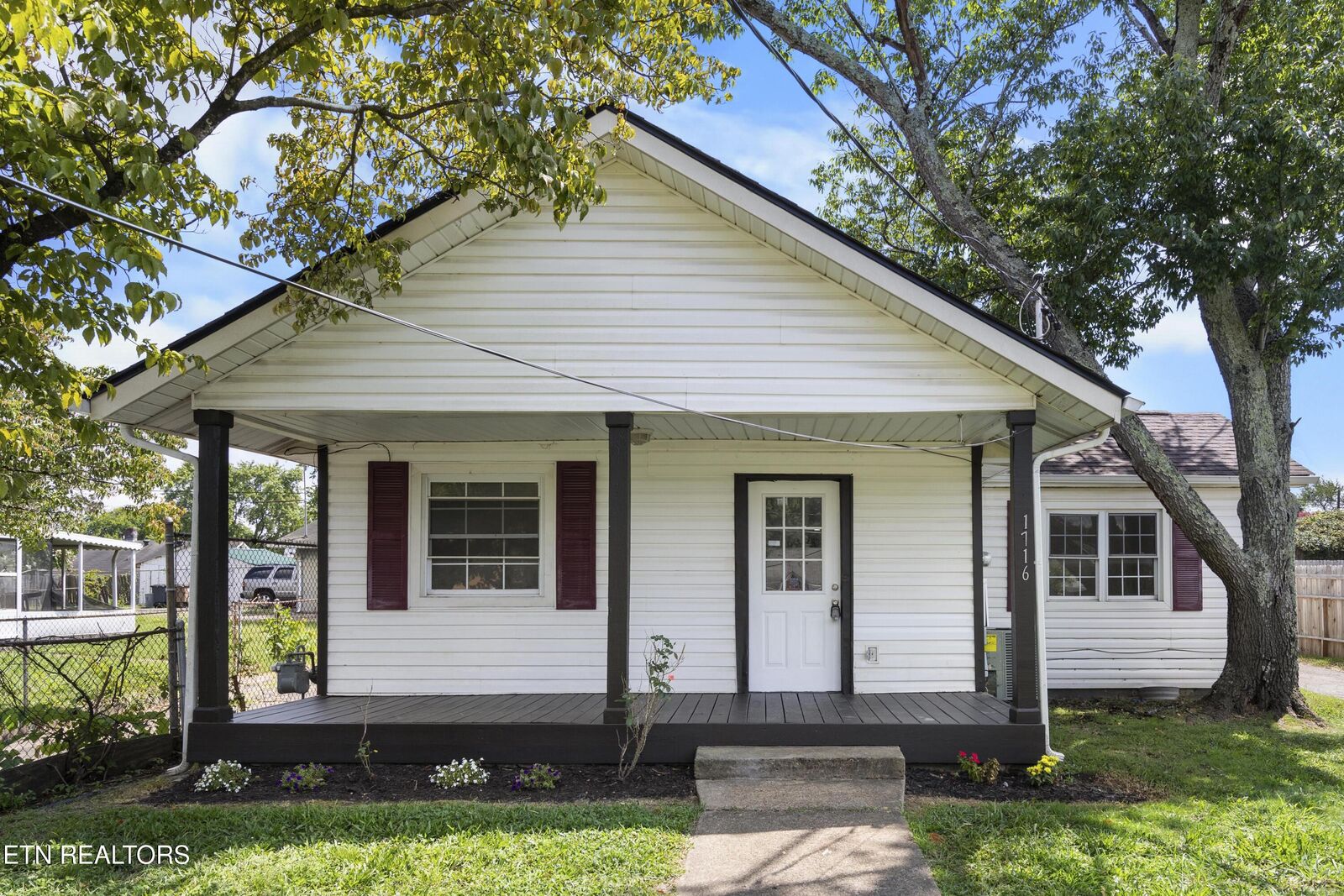 Property Photo: 1716 Beaumont Ave TN 37921