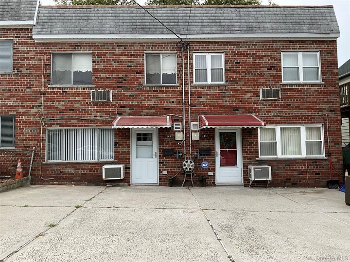 Property Photo:  3549 Ropes Avenue  NY 10475 