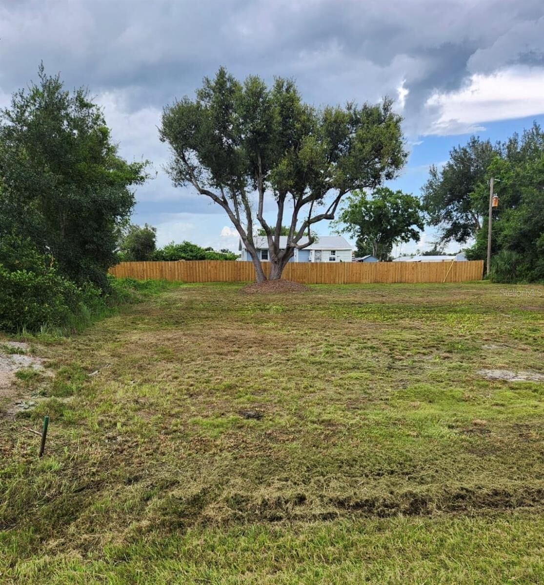 Property Photo: 47 Vine Circle FL 33982
