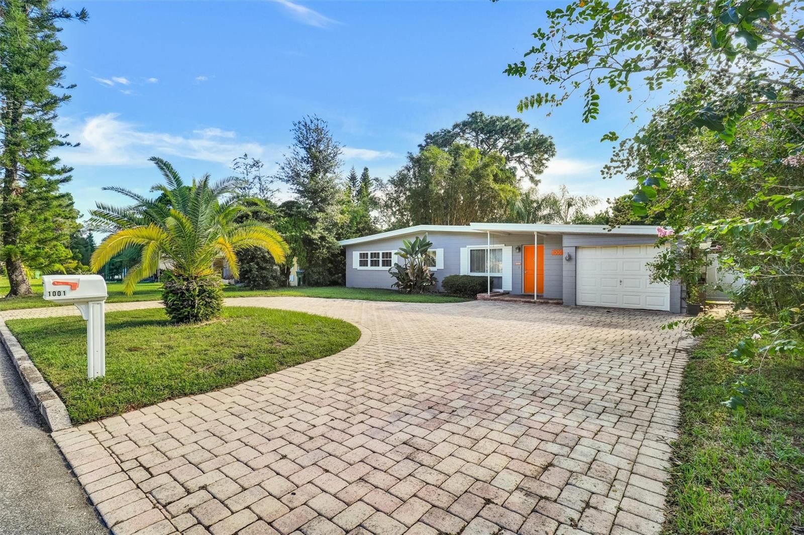 Property Photo: 1001 Early Avenue FL 32789