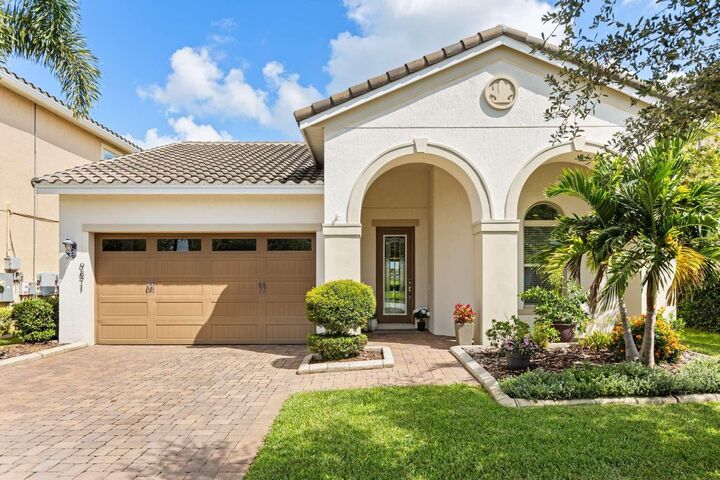 Property Photo: 9871 Winnington Street FL 32832